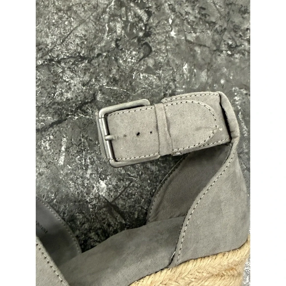 Universal Thread Womens CAROLINE Grey Faux Suede Wedge Heel Sandals Shoes Sz 8.5